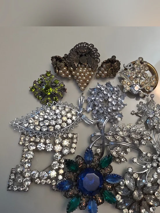 2 Trays Huge Bling Vintage To Antique Earring Necklace Brooch Lot Bundle - Picture 8 of 15
